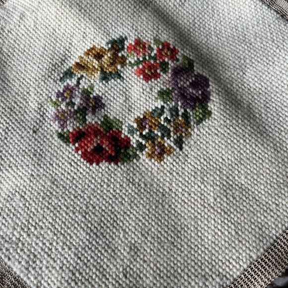Preworked Handmade Needlepoint Roses Floral Wreath Cream Completed Finished - Picture 8 of 8